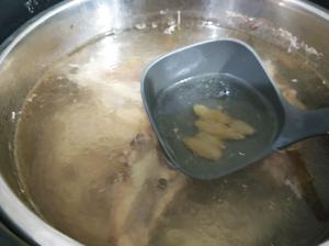 麦冬鸡架骨汤的做法 步骤4