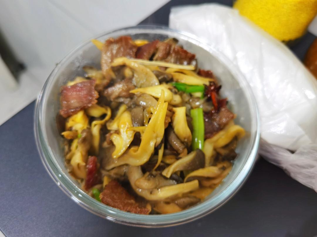 平菇炒肉（鲜香）