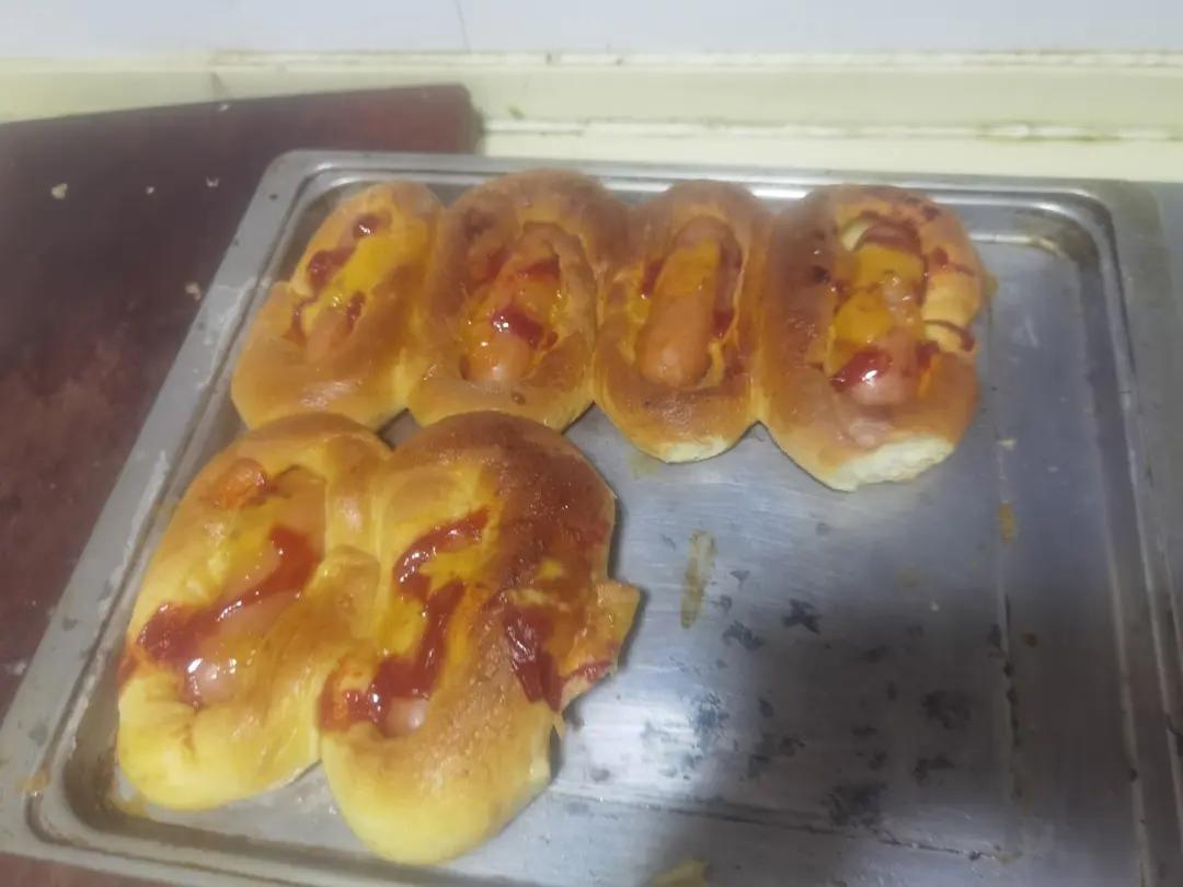 一个面团撑起一家店的台式面包—香肠面包