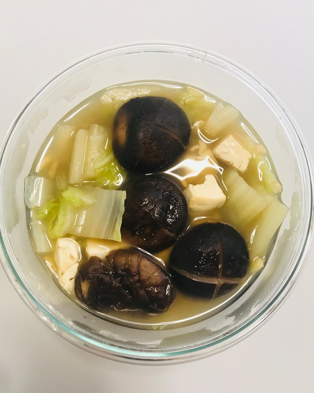 巴妮小兔兔做的香菇白菜豆腐粉丝煲