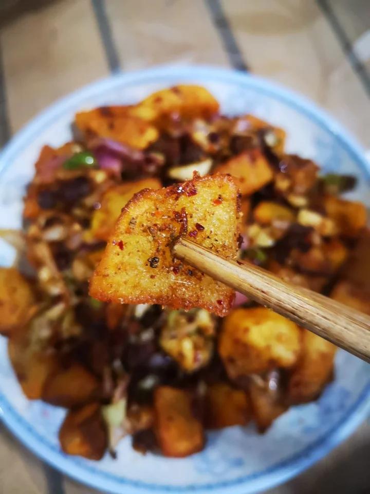 超级简单的香辣孜然煎土豆块