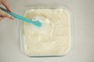 完胜85度C，最适合宝宝的健康零食——椰蓉牛奶小方的做法 步骤5