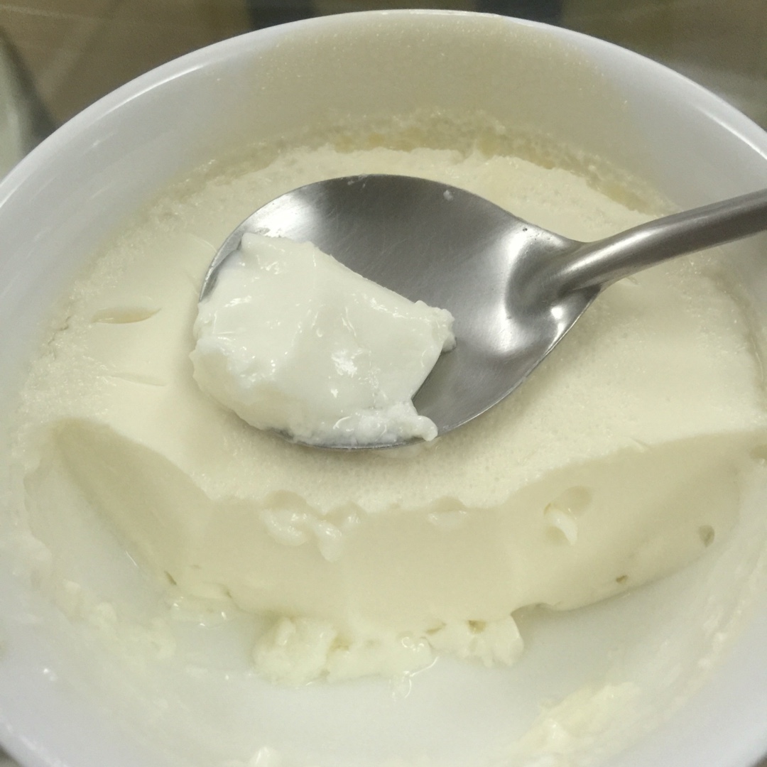 双皮奶（科学方子：淡奶油兑牛奶以假乱真乳脂达到8%的水牛奶，在家轻松做出正宗顺德味儿）