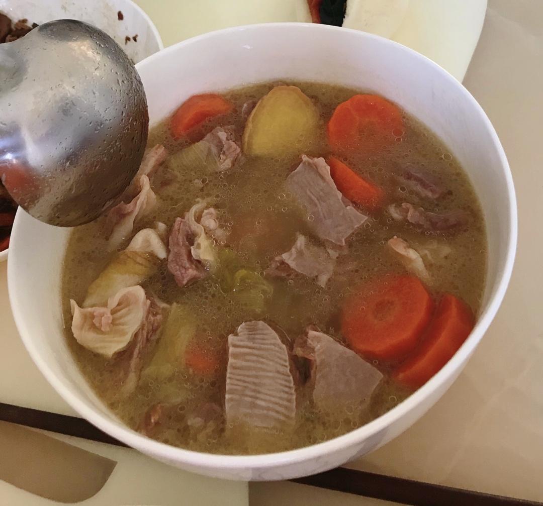 胡萝卜羊肉汤