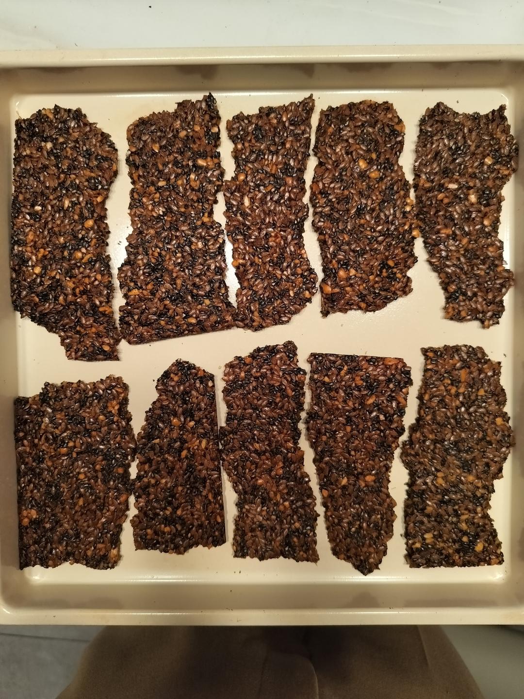 酥 脆 养 生 ：“芝麻花生红枣薄脆🍪”