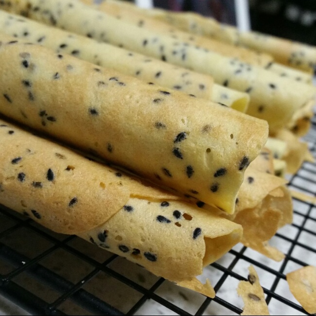 听雨的云做的黑芝麻蛋卷