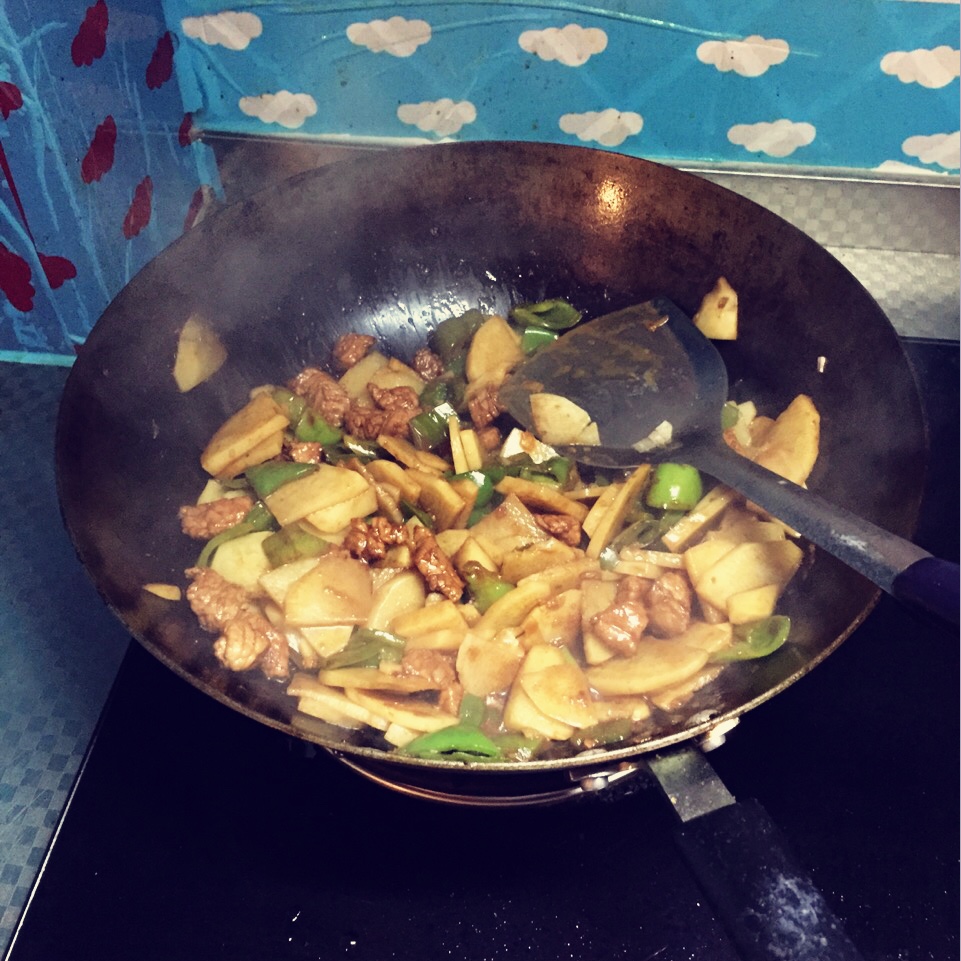 土豆辣子炒肉片
