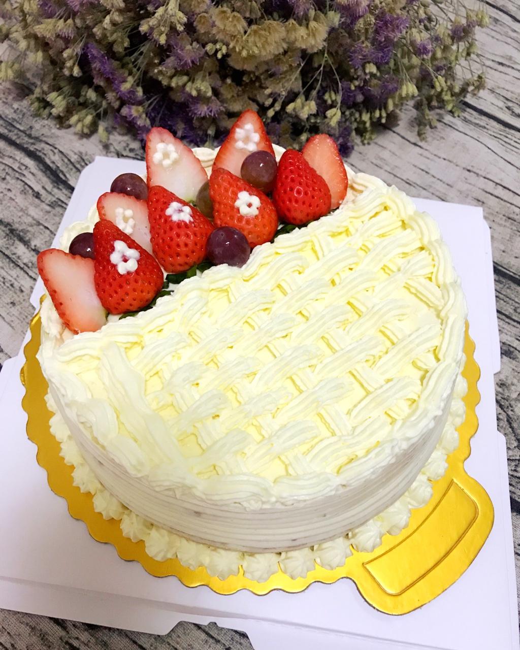 手机用户1226_m3oh做的裱花奶油草莓蛋糕(含详细抹面裱花教程)