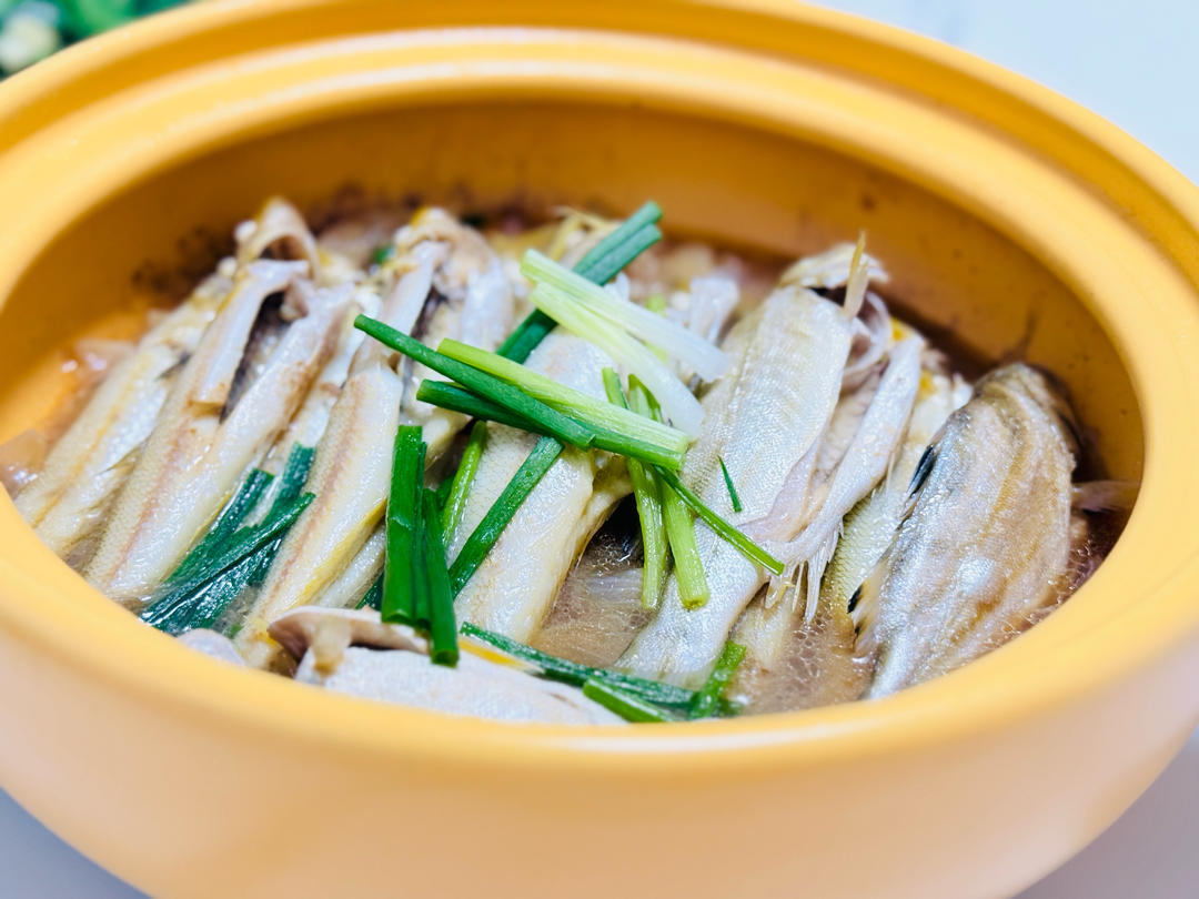 原汁原味杂鱼煲