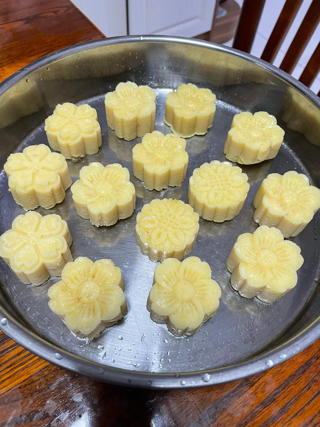 奶香味儿十足的绿豆糕，清爽的口感，好吃到爆🍰