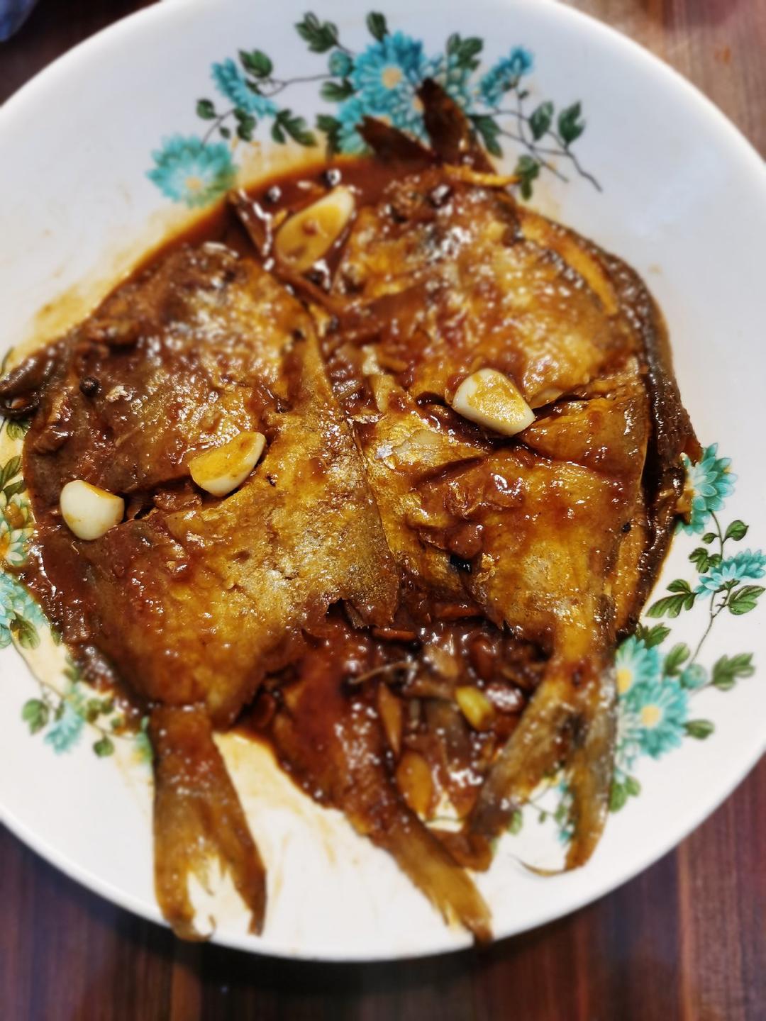 传统中式红烧平鱼