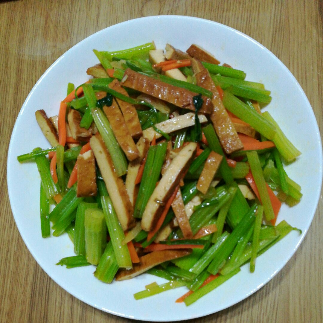 炒芹菜豆干图片