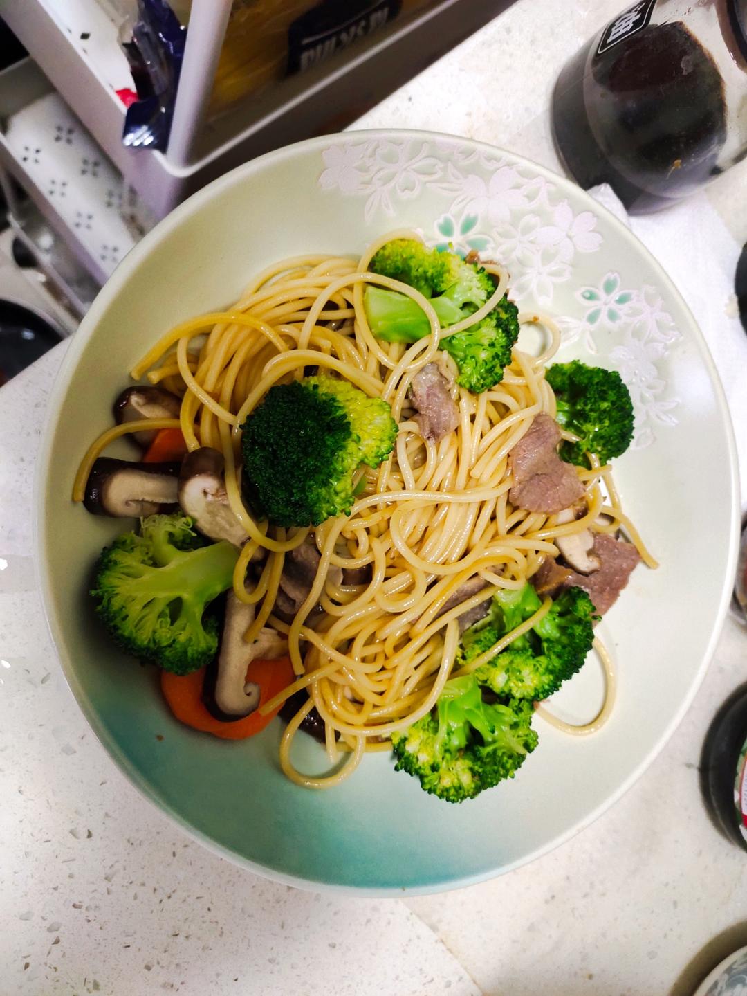 减脂黑椒牛肉意面