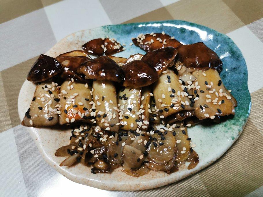 大自然的美味! 老百姓吃得起的美味😋 ！是姬松茸 不是松茸哦！
