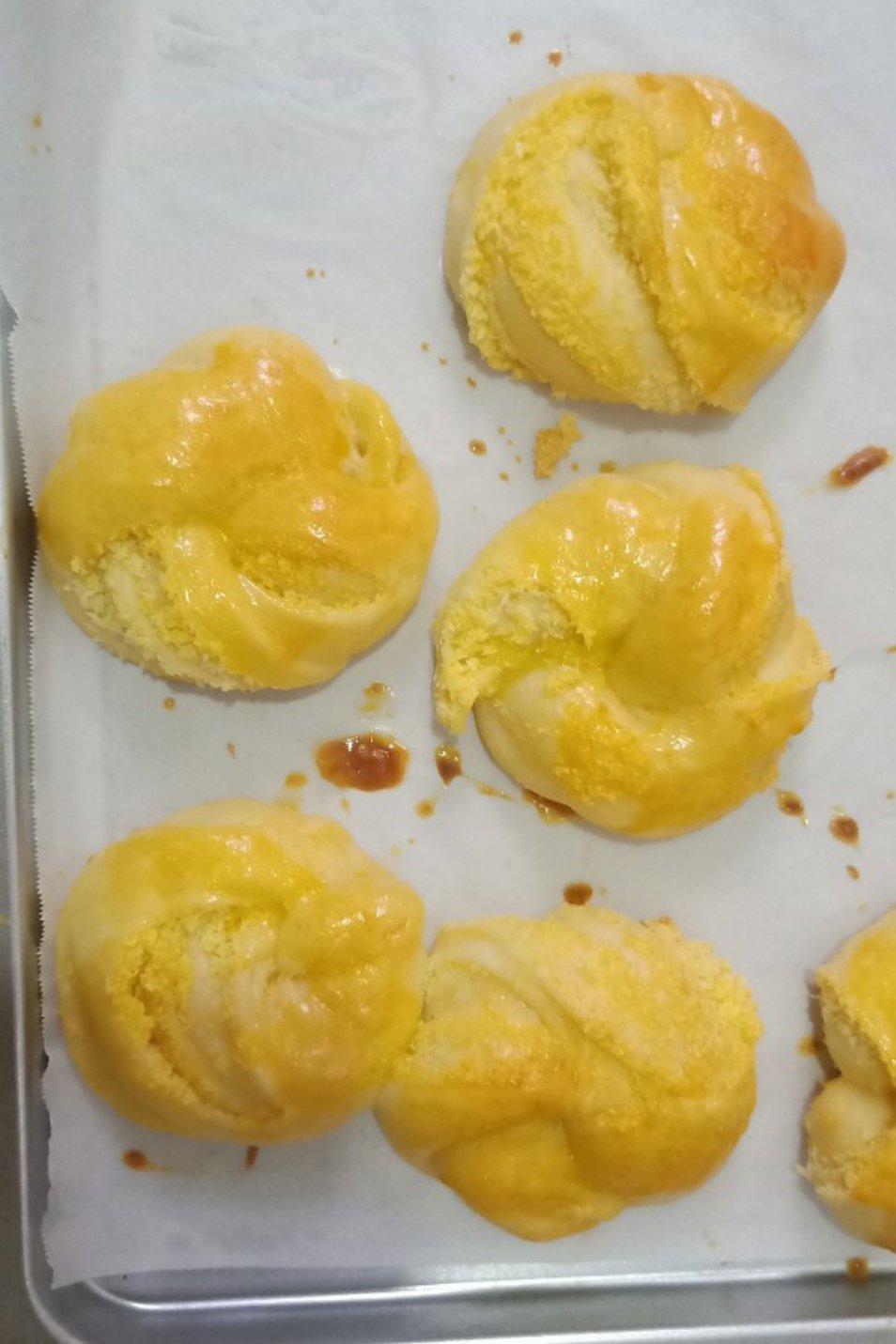 新手就能成功的【椰蓉面包卷】-手揉出膜