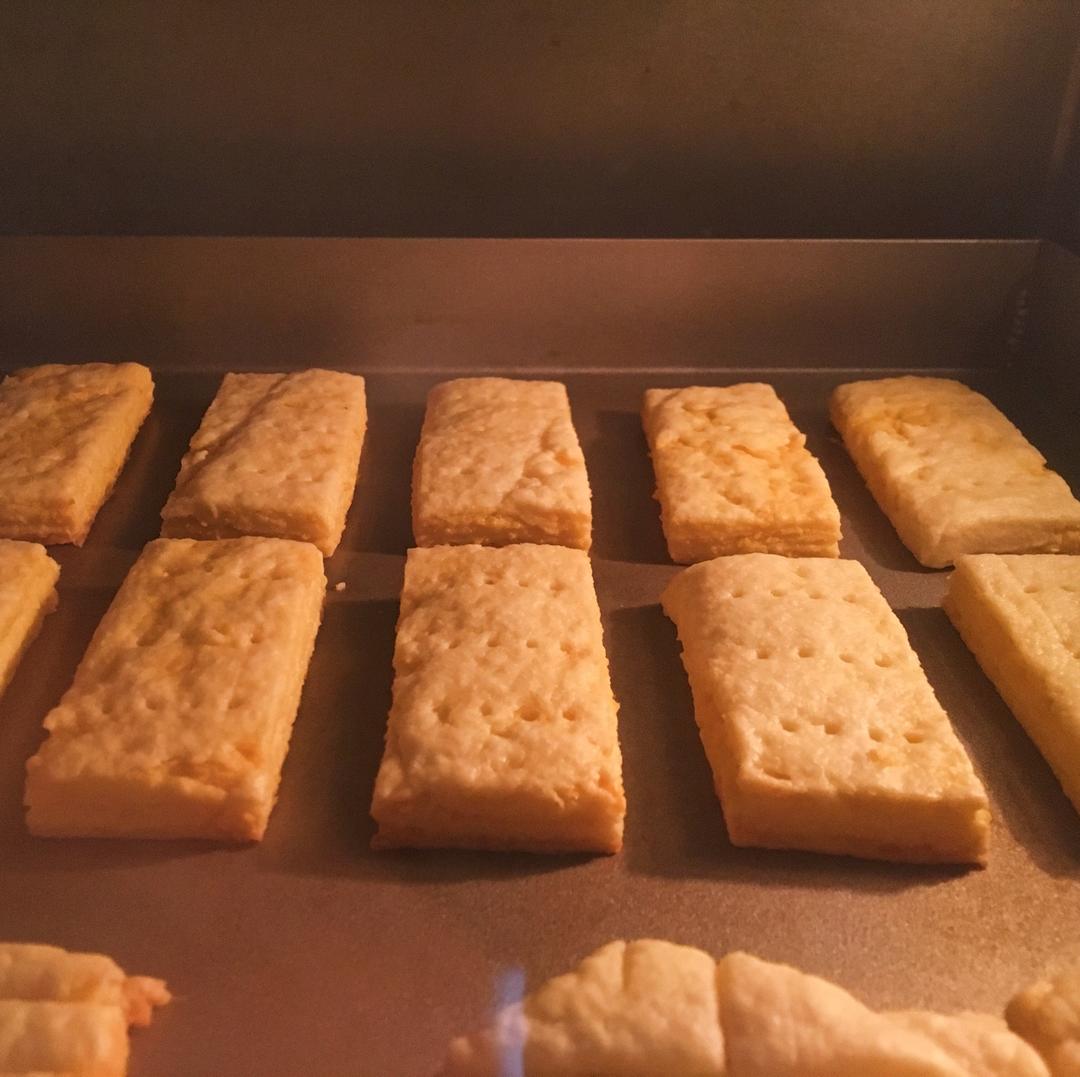 家庭自制的台湾老杨咸蛋黄饼（蛋黄多多）