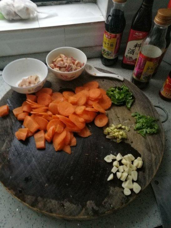 胡萝卜炒肉（家常菜）