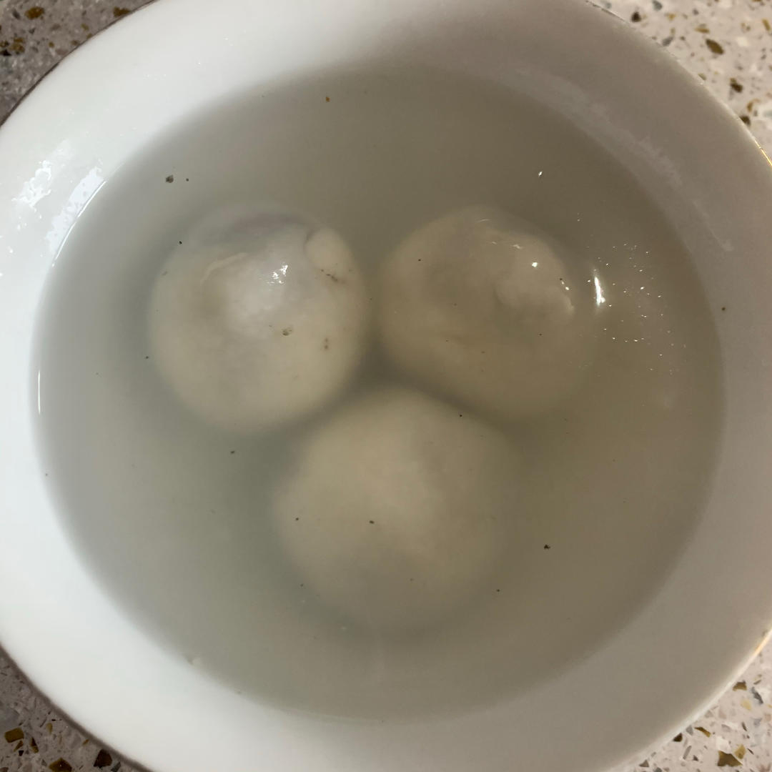 花生黑芝麻汤圆