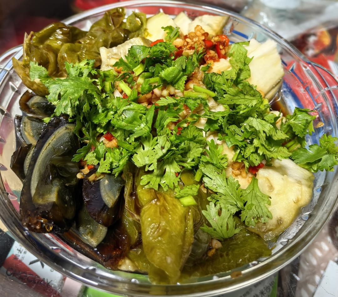 秋燥最下饭开胃的“虎椒皮蛋”