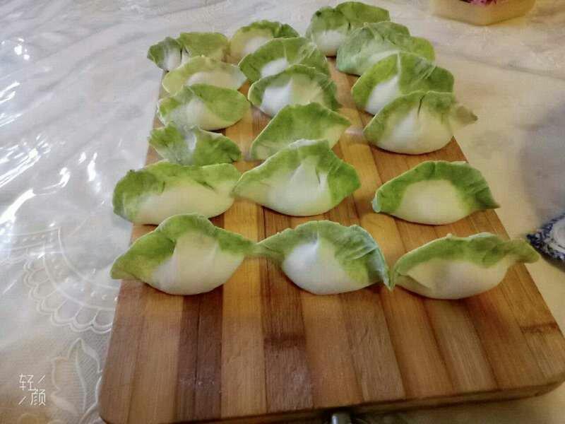 翡翠白玉白菜饺子详细版（附翡翠白玉白菜饺子包法，翡翠白玉饺子皮两种制法，面包机和面，翡翠白玉烧卖，各种馅料搭配）