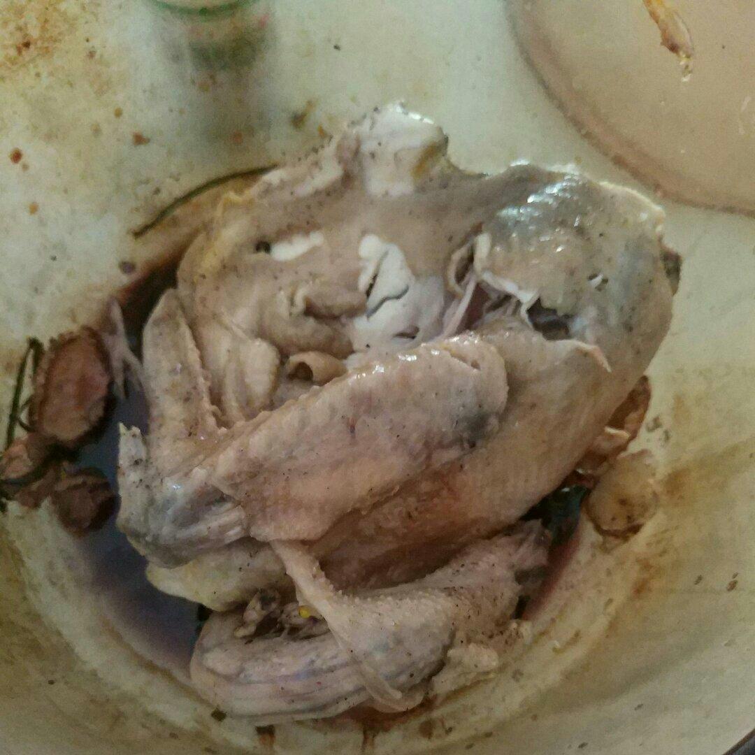 无水葱油童子鸡一一转自微博菜谱（Le Creuset铸铁炖锅）