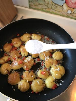 堂妈小厨——麻辣小土豆的做法 步骤12