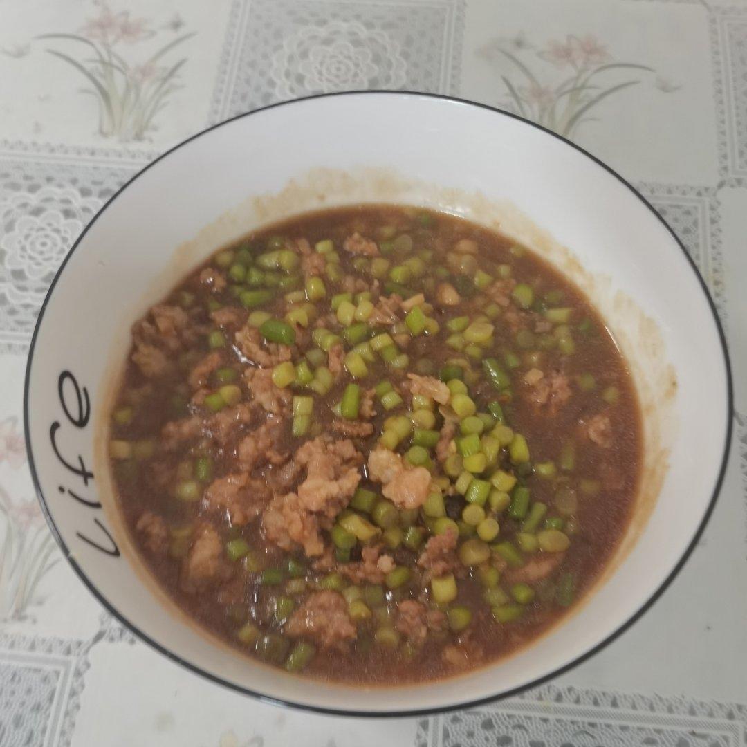 蒜薹肉末拌面卤