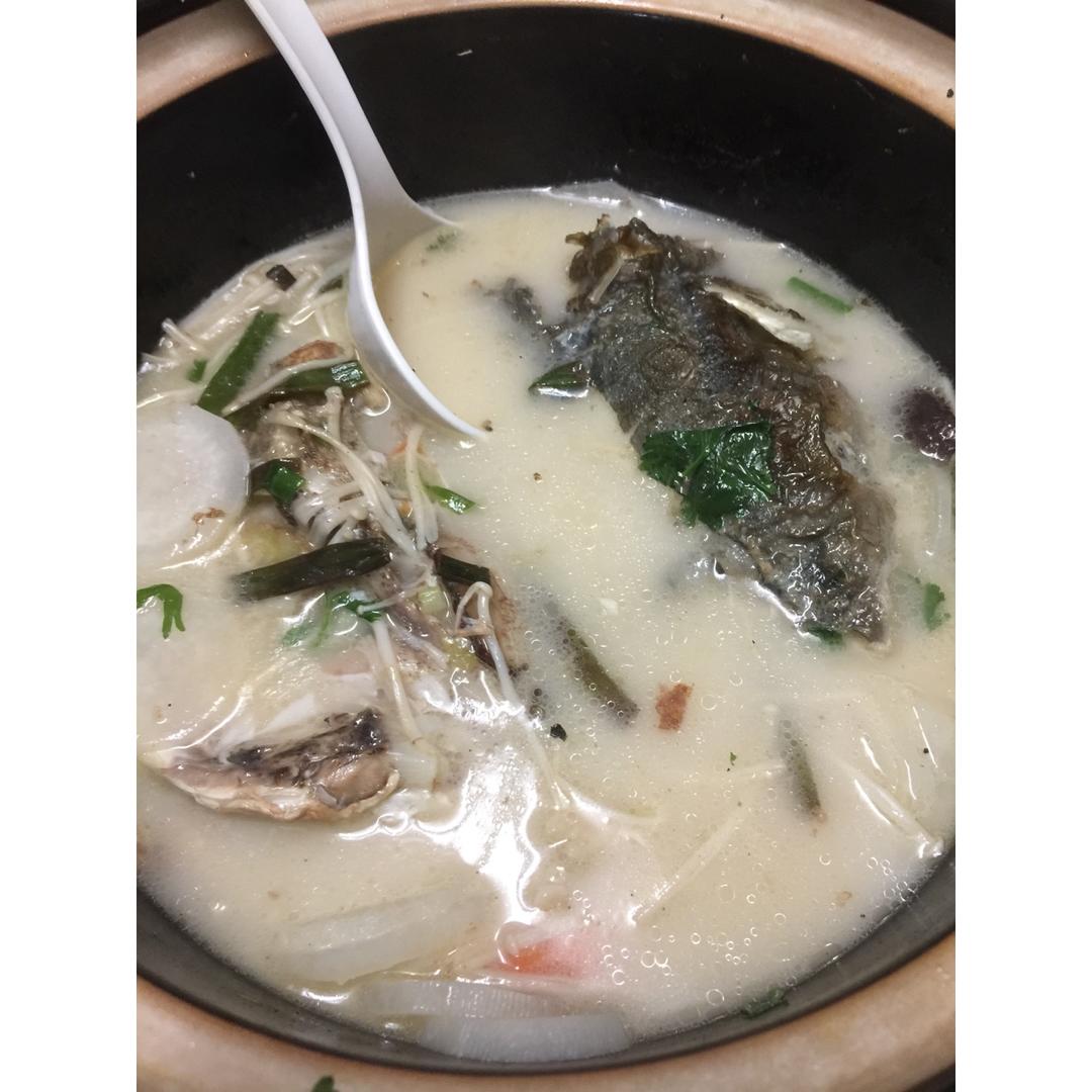 砂锅鱼头炖豆腐