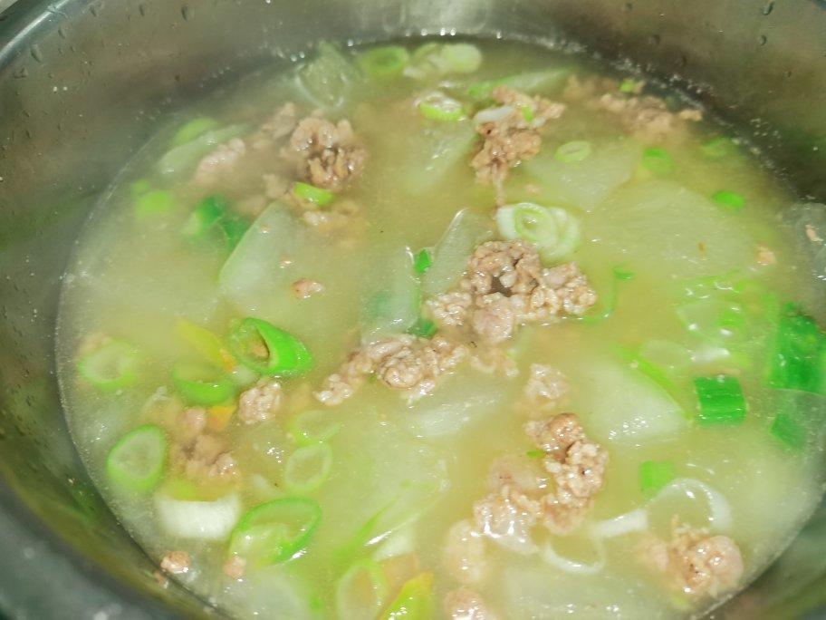 糖哥的宝贝做的咻超快手清甜解暑冬瓜瘦肉汤