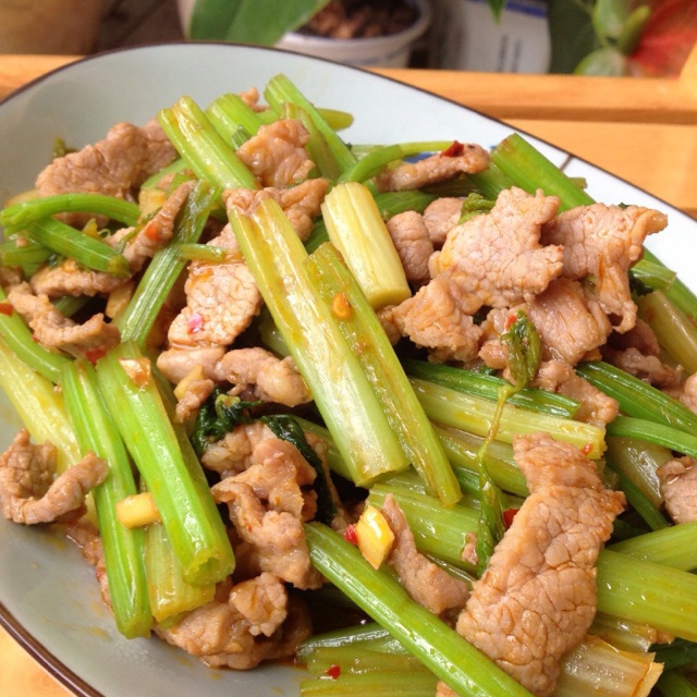 芹菜炒肉