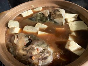 砂锅鱼头炖豆腐的做法 步骤7