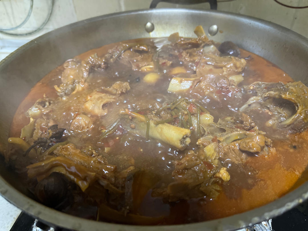 堂妈教你做红汤羊蝎子火锅