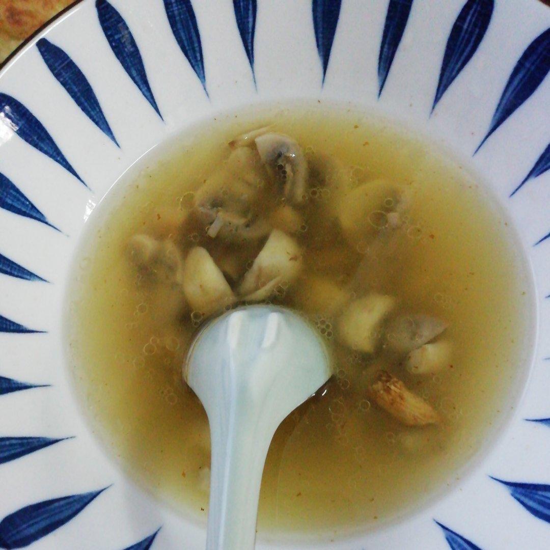 鲜掉眉毛口蘑汤