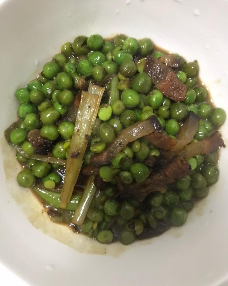 老腊肉焖豌豆