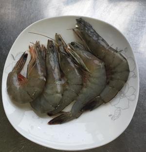 大虾炖白菜的做法 步骤1
