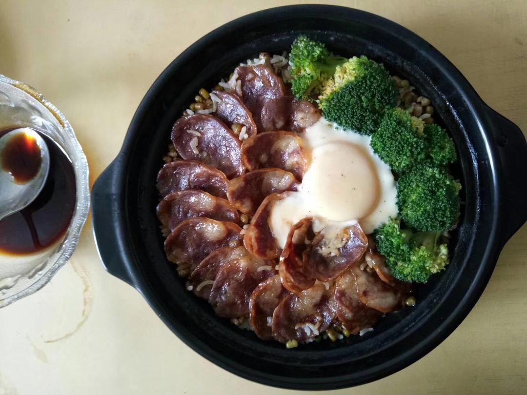 香肠煲仔饭