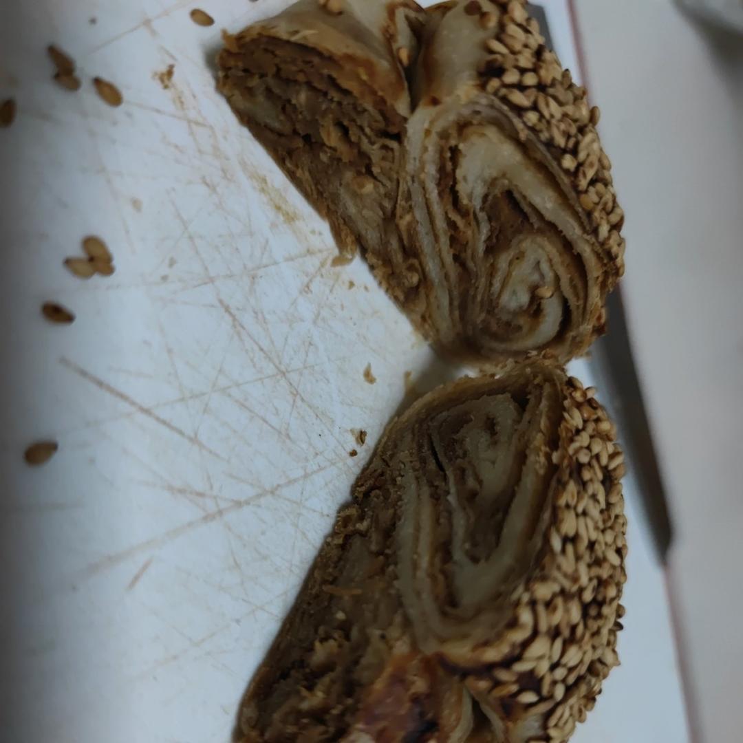 抻出来的千层麻酱烧饼   这么做层次丰富   复刻还原老北京芝麻酱烧饼  附手法视频