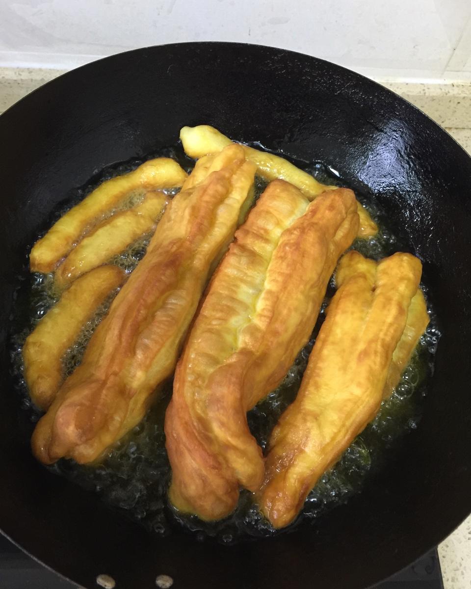 麻辣水煮鱼儿做的自制蓬松酥脆大油条