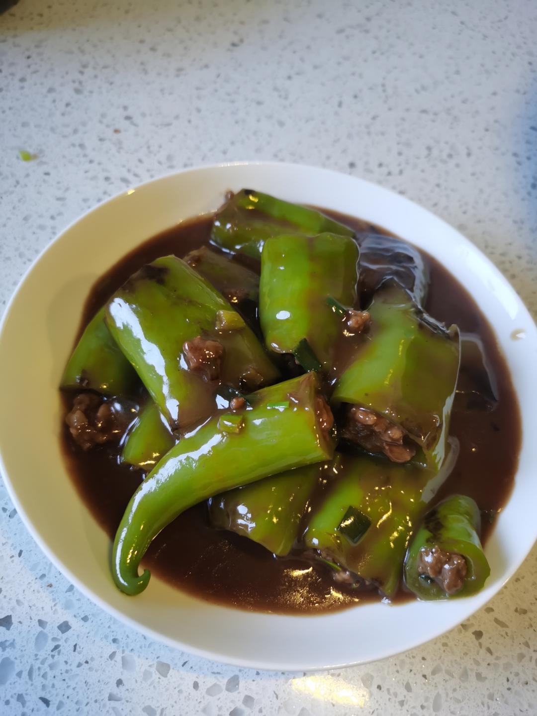 下饭菜“青椒酿肉”，香糯多汁鲜嫩下饭