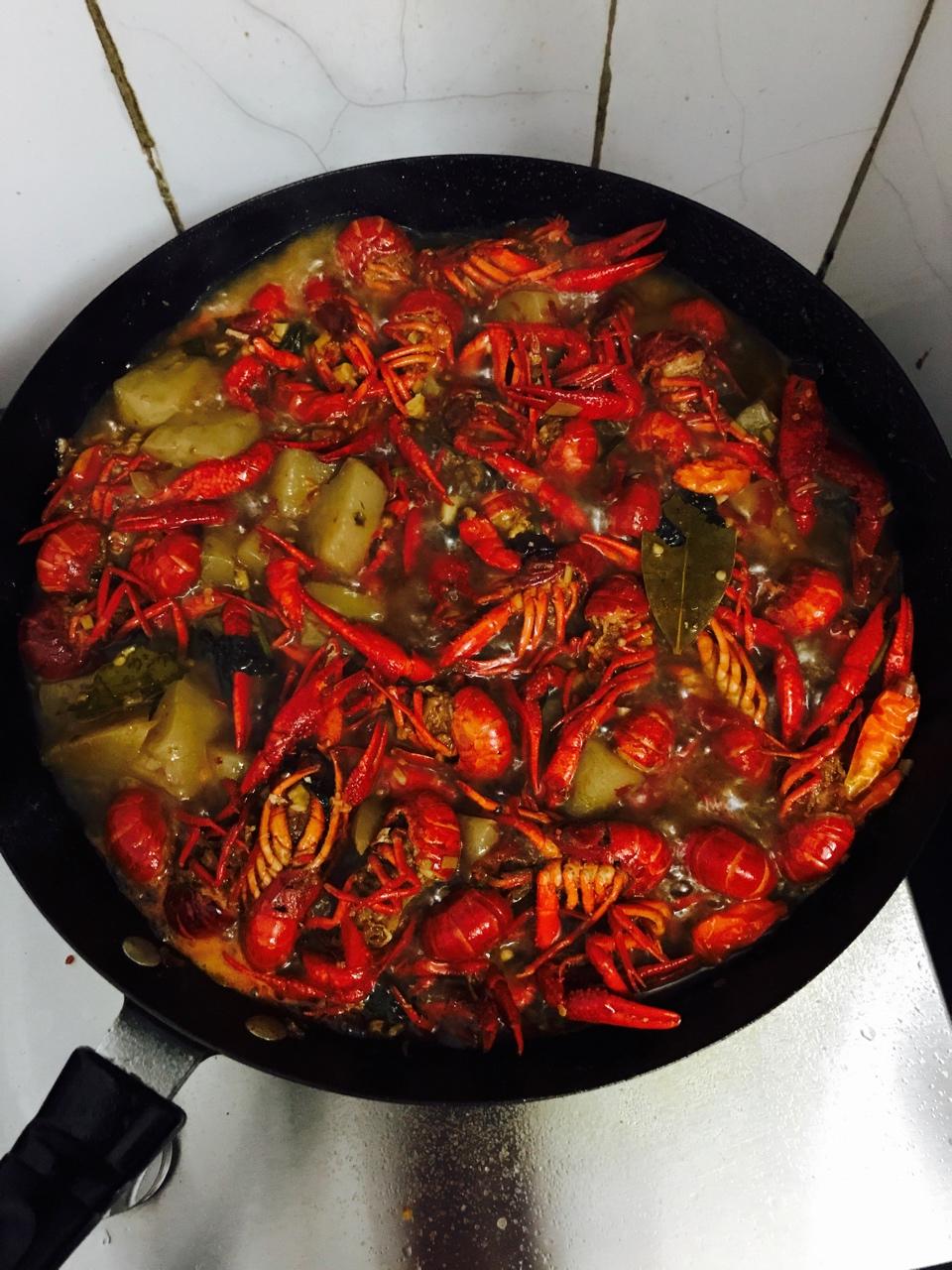 魔芋小龙虾 小哆-妈咪做的魔芋小龙虾赞 魔芋豆腐,小龙虾,紫苏,啤酒