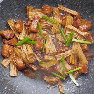 腐竹红烧肉的做法 步骤6