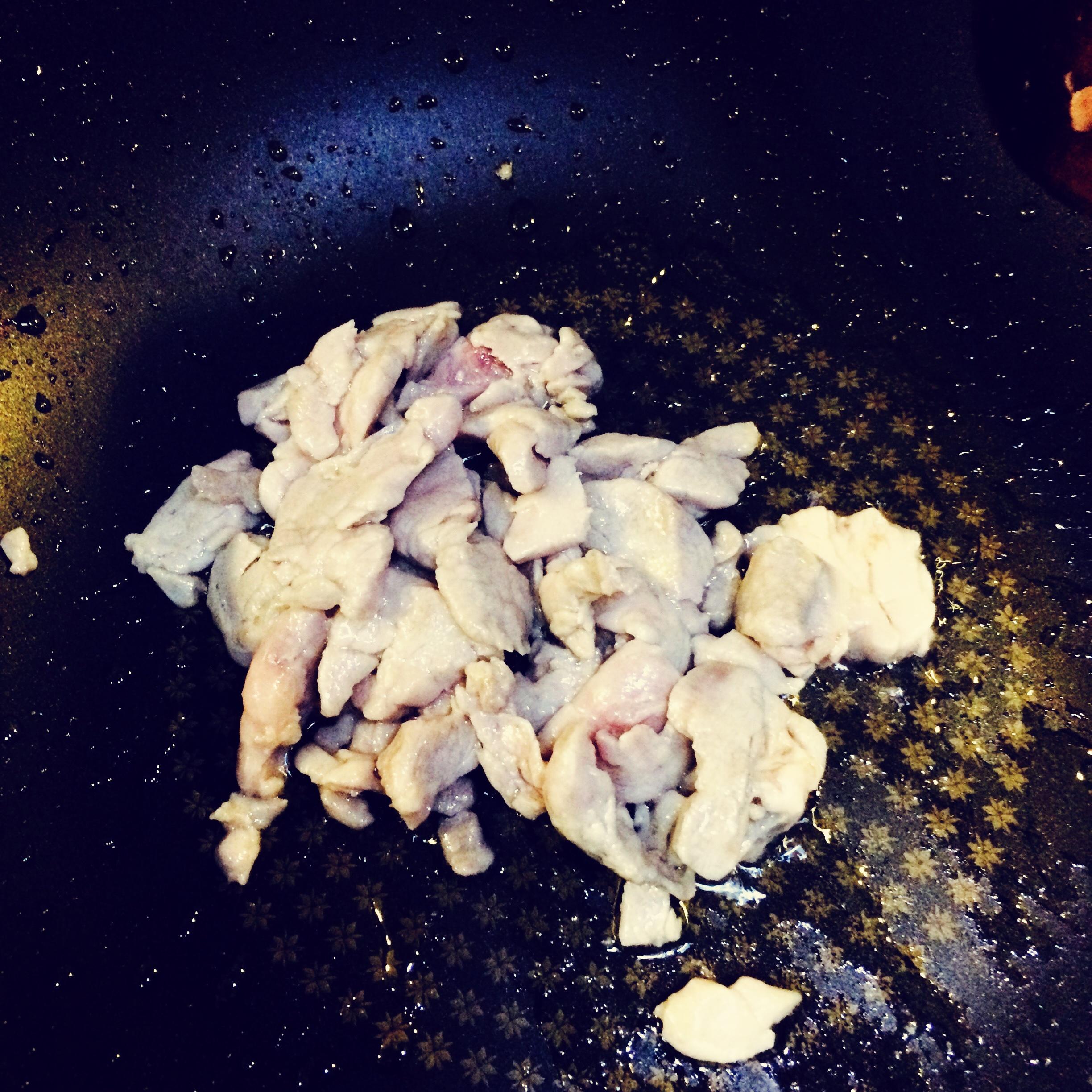 菌菇秋葵炒肉片的做法 步骤5