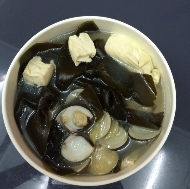 蛤蜊海带豆腐汤