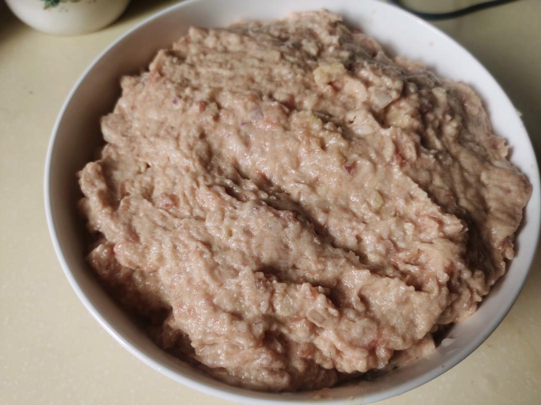 炸猪肉丸子
