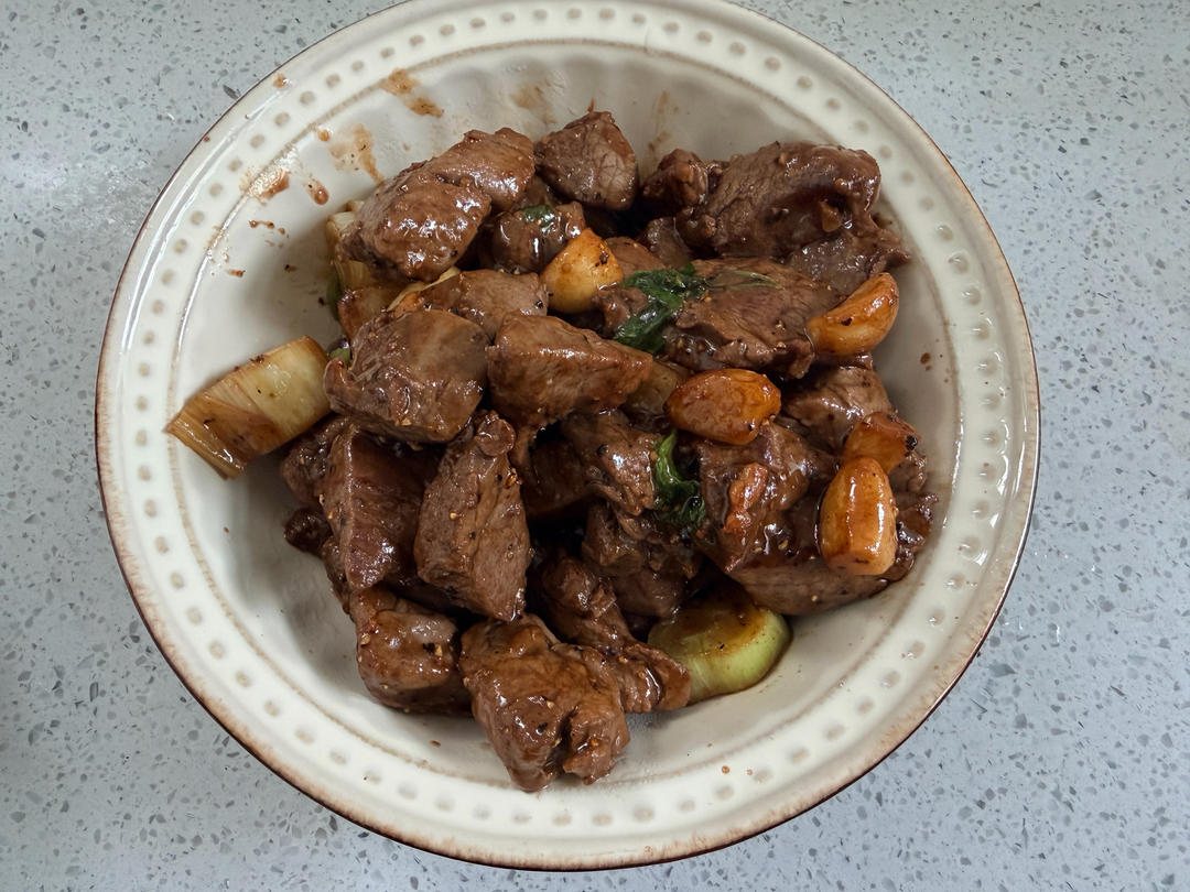 听起来就很好吃的黑椒蒜子牛肉粒