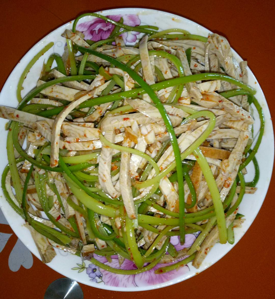 手撕蒜薹拌豆干