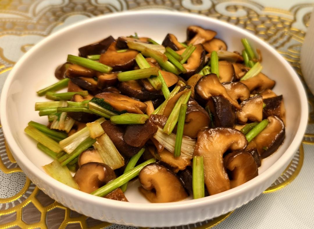香菇这样炒比肉都好吃😋素炒香菇