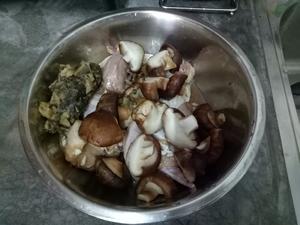 梅菜蒸香菇鸡肉的做法 步骤4