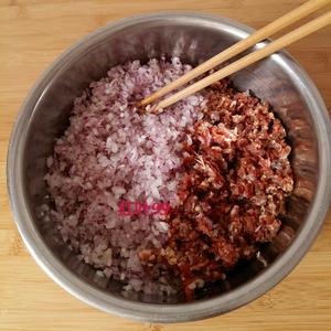 羊肉圆葱烫面蒸饺的做法 步骤8
