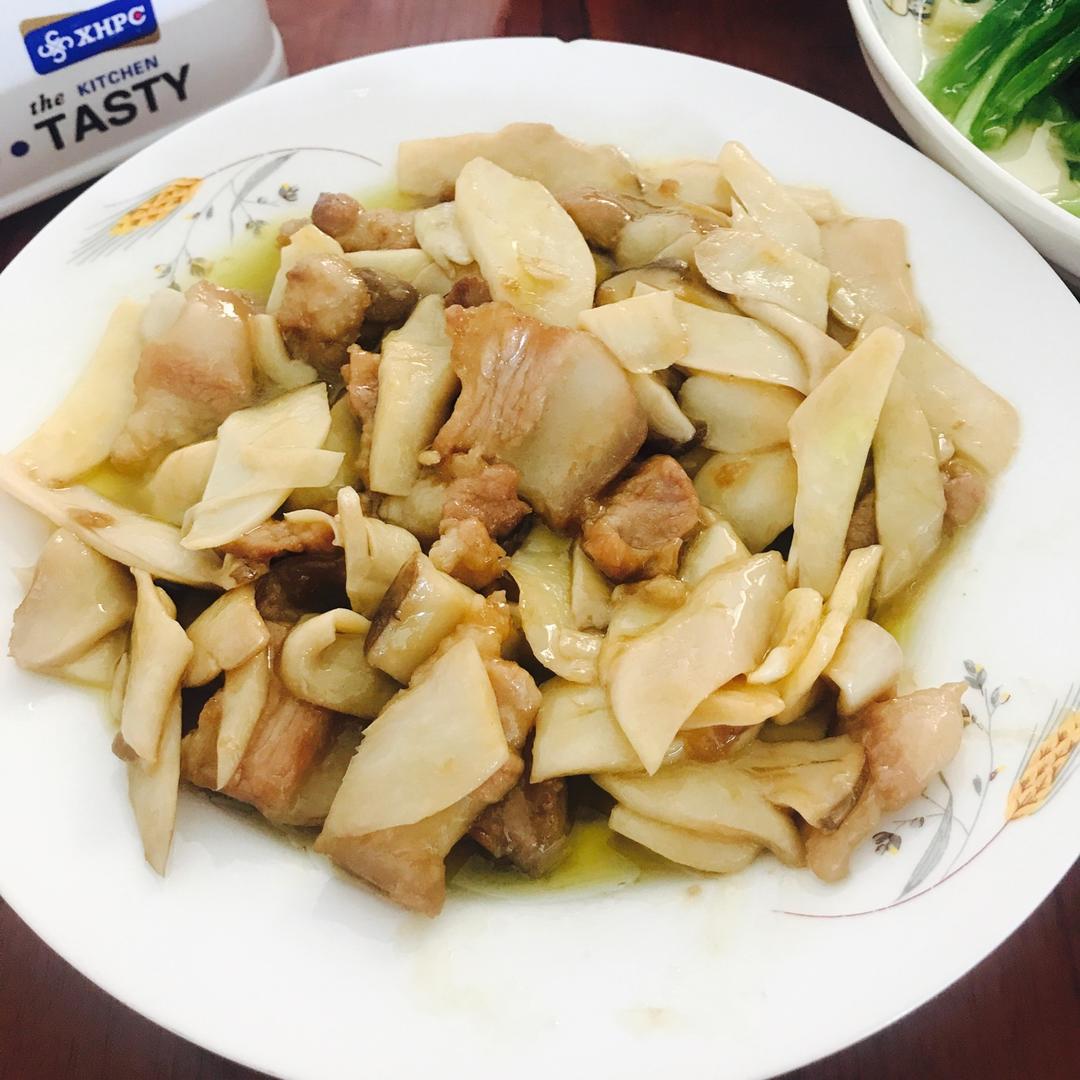 蒜香耗油肉片双菇。